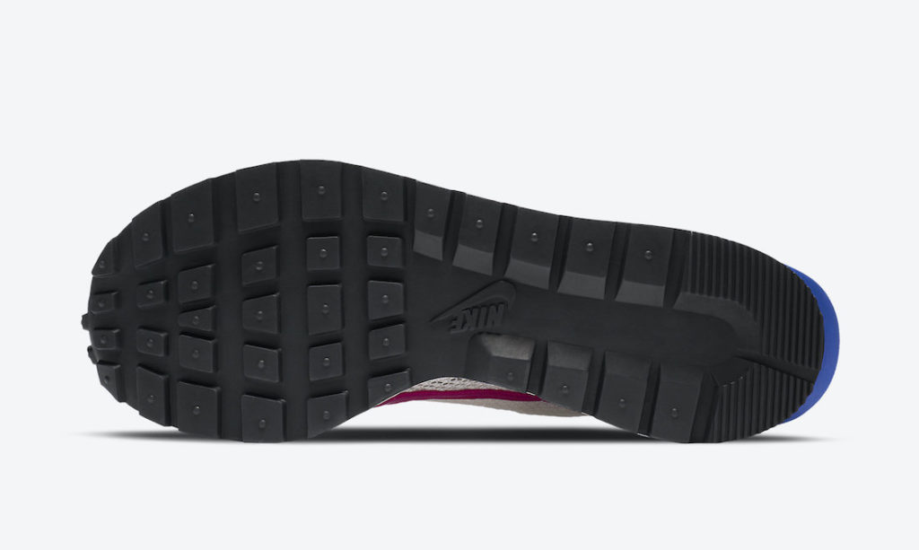 nike-vaporwaffle-sacai-sport-fuchsia-game-royal-CV1363-100-6